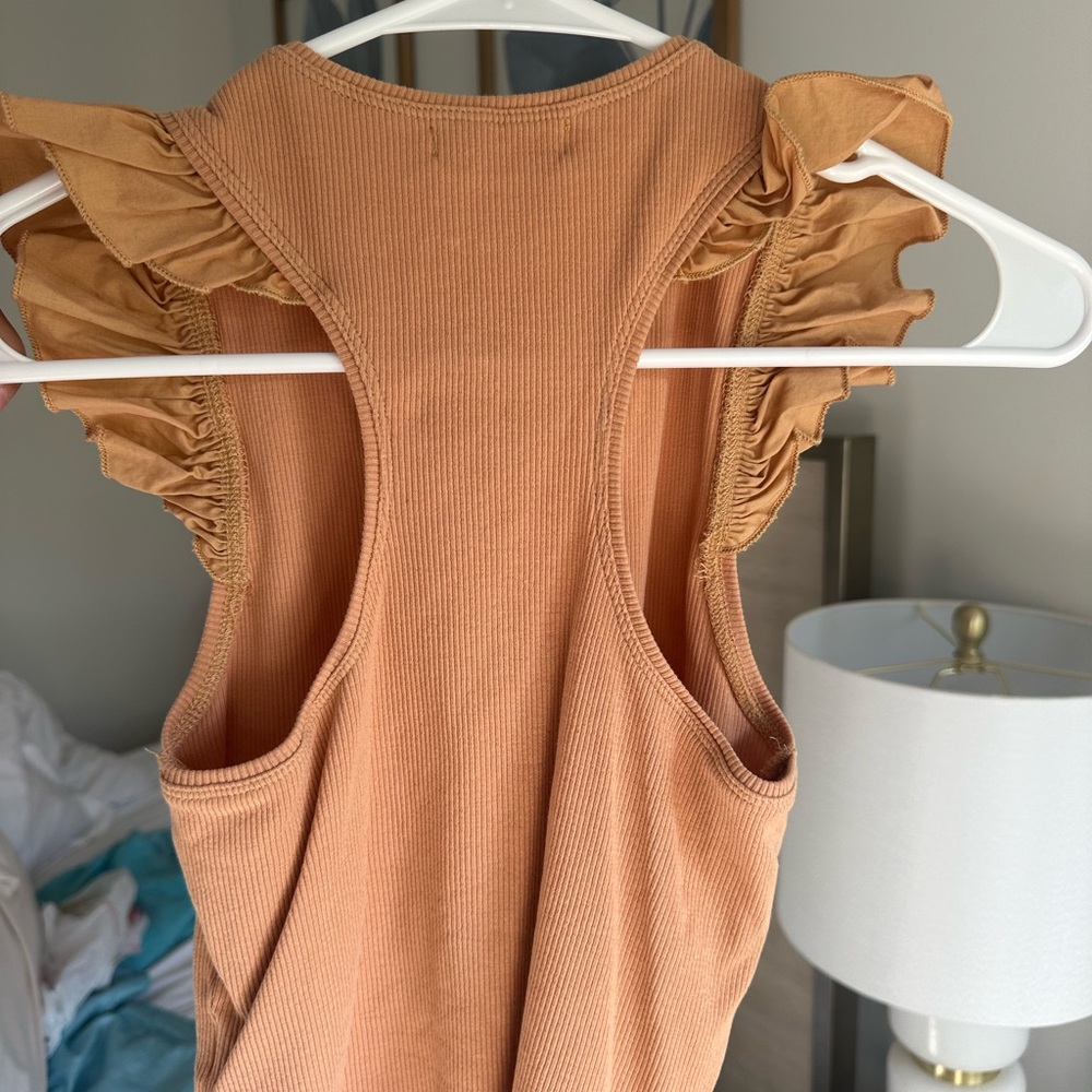 VESTIQUE ORANGE RUFFLE TOP SIZE SMALL - Picture 2 of 4